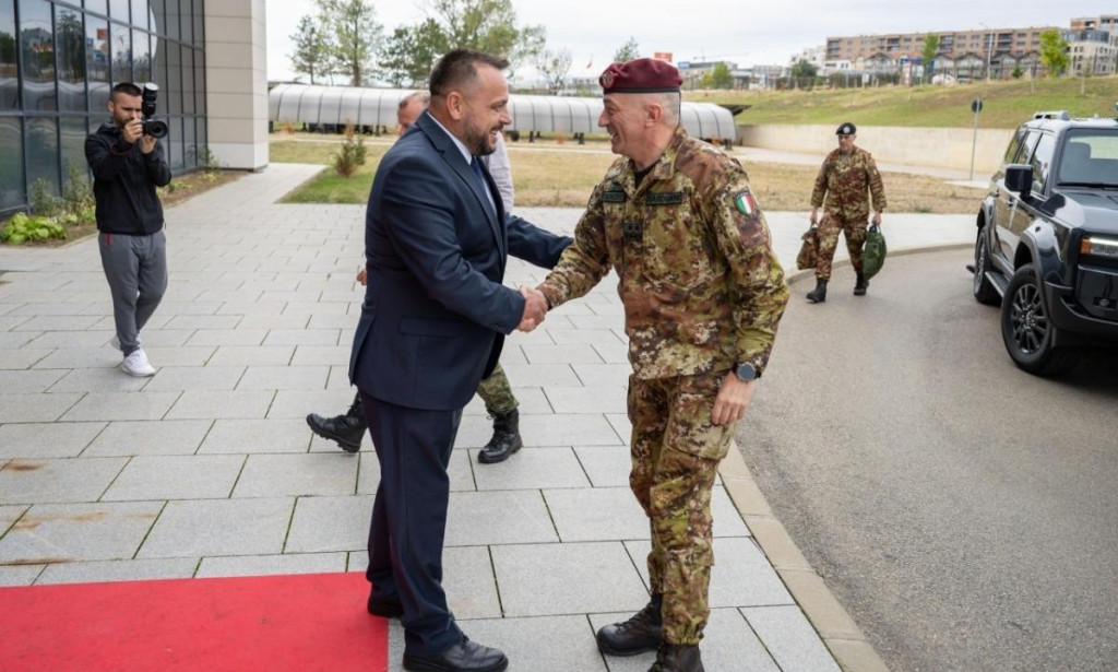 KFOR Commander pays farewell visit to Mr. Maqedonci and General Jashari